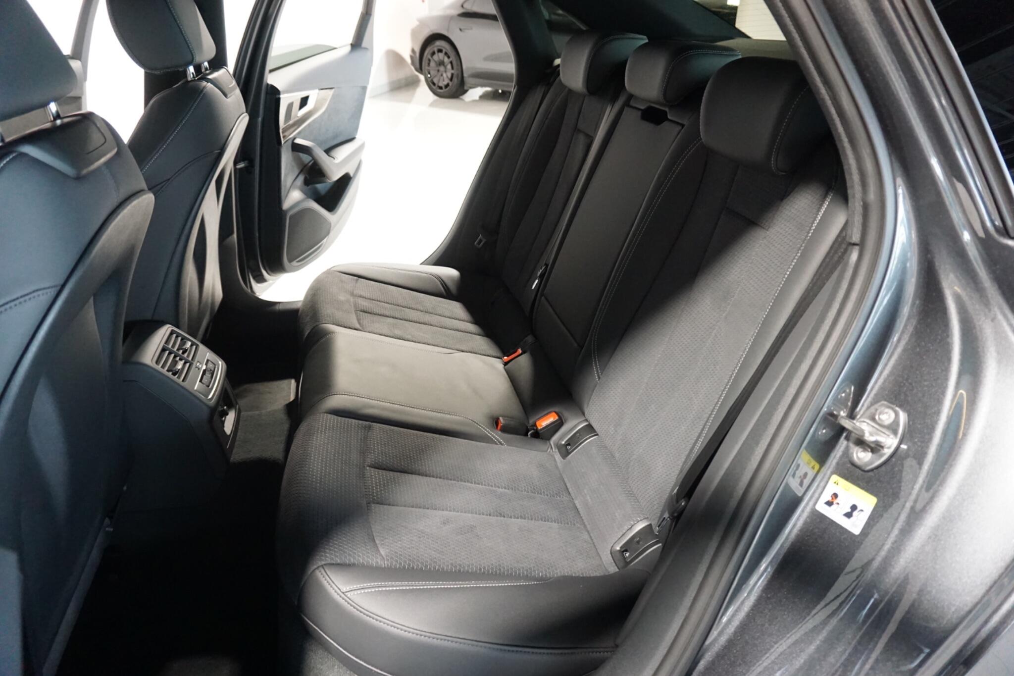 Audi A4 2.0 TDI 40 Black Edition Saloon 4dr Diesel S Tronic quattro Euro 6 (s/s) (204 ps)